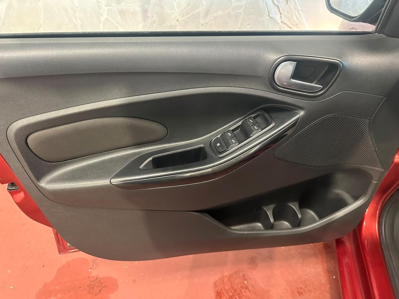 Ford Ka + 1.2 Ti-VCT 85CV Black & White -