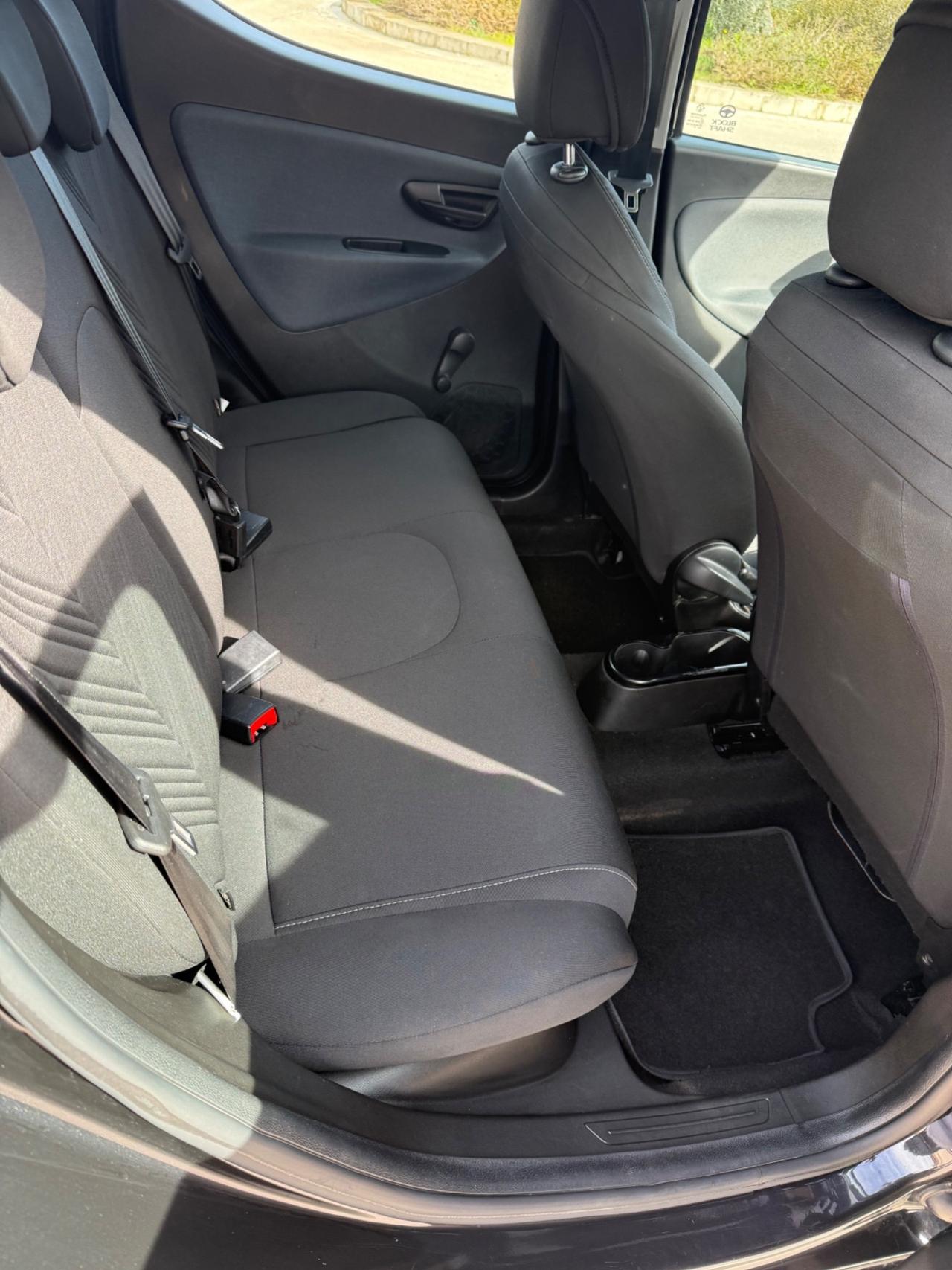 Lancia Ypsilon 1.0 FireFly 5 porte S&S Hybrid Ecochic Silver