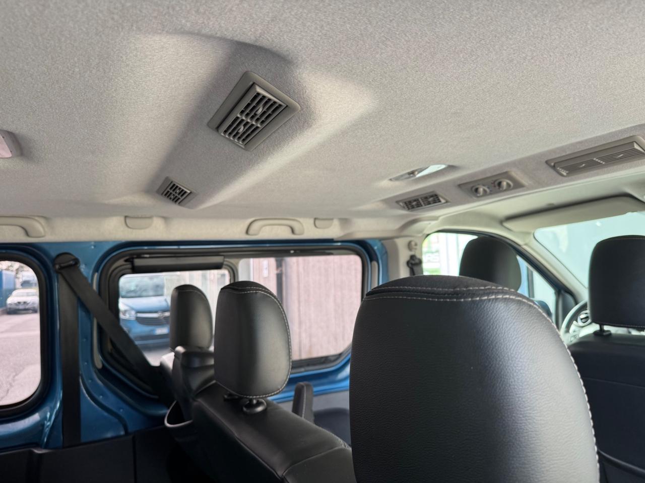 Opel Vivaro 9 posti passo lungo