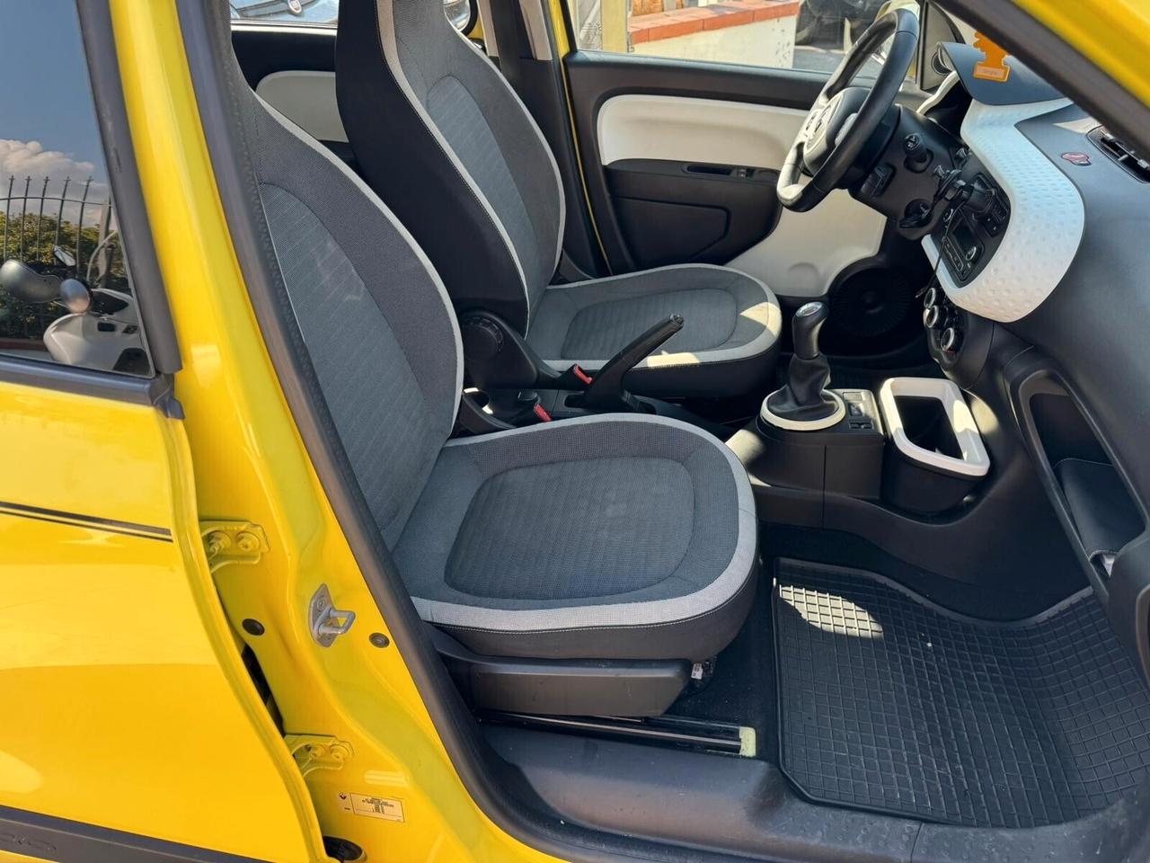 Renault Twingo Piccola, Gialla e Pronta a Tutto