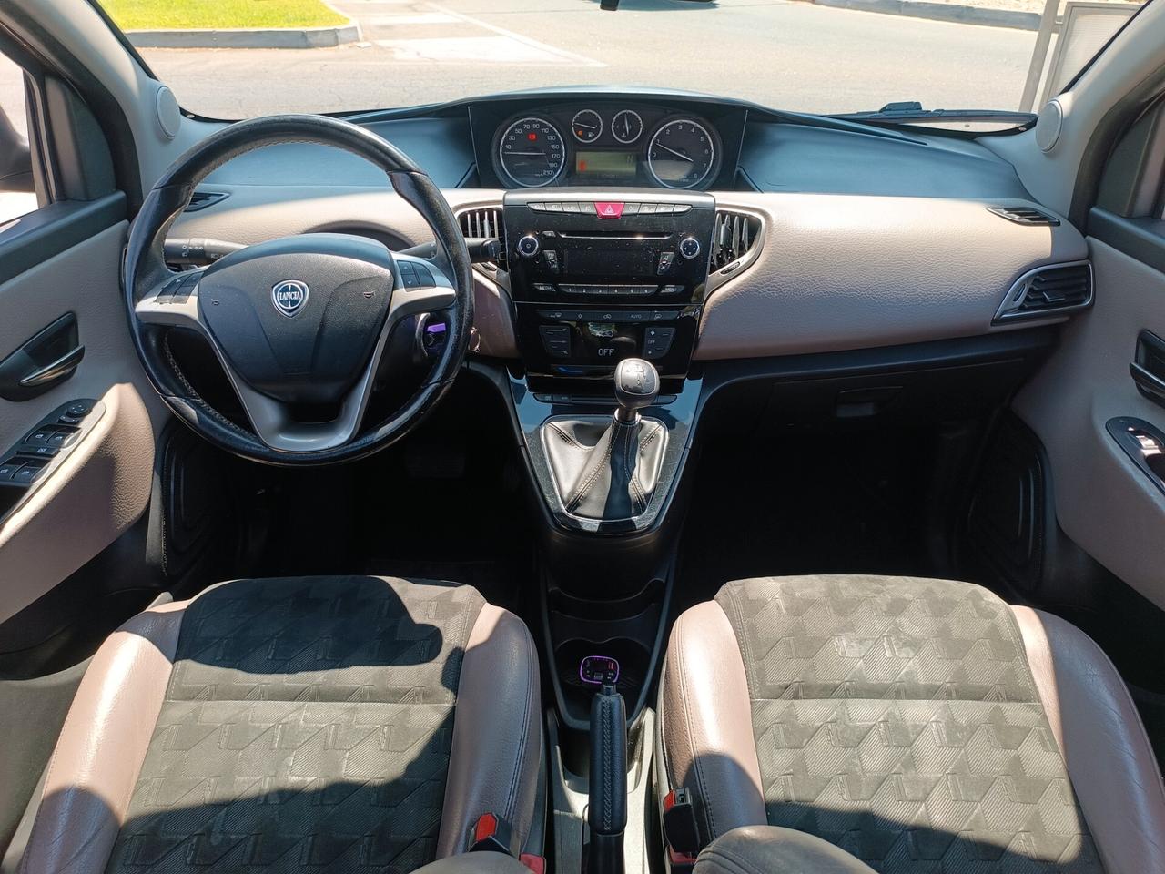 Lancia Ypsilon 0.9 TwinAir 8 Elle Automatica