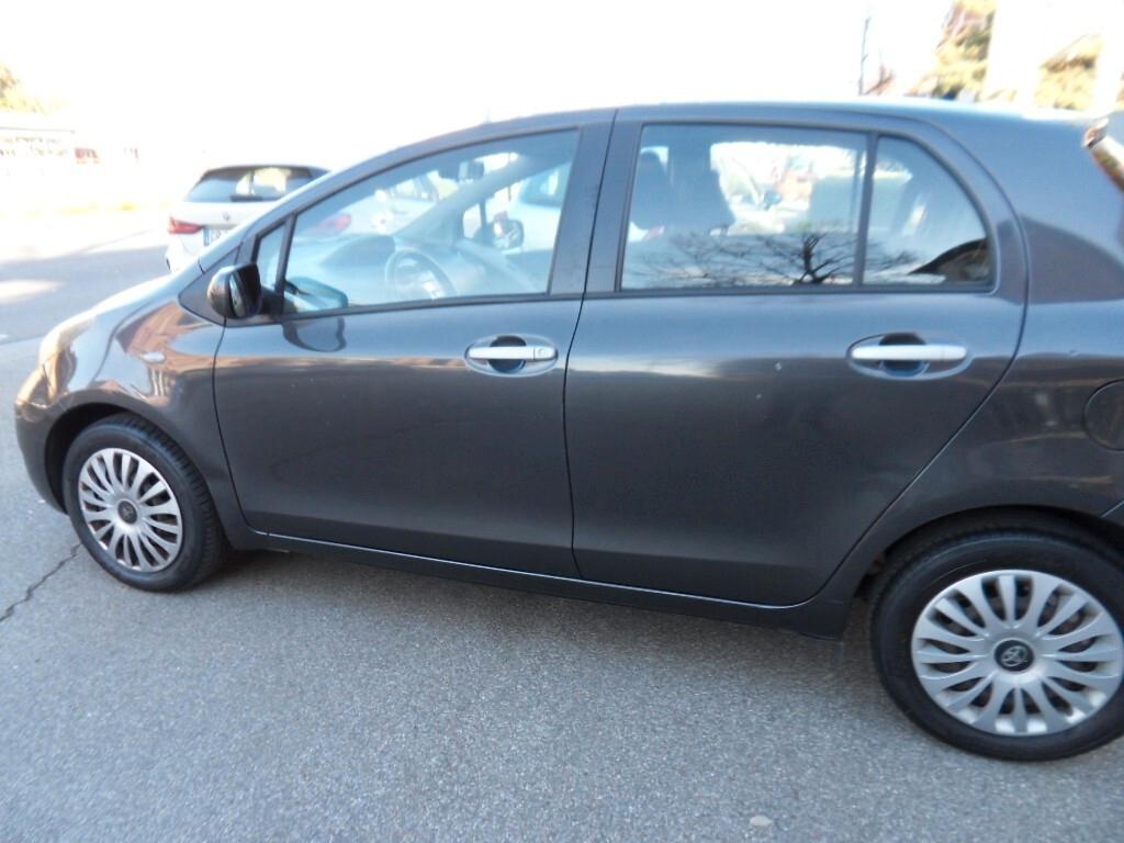 Toyota Yaris 1.0 5 porte