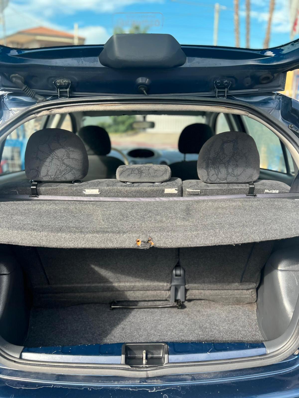 Toyota Yaris 1.0i 16V cat 5 porte Sol