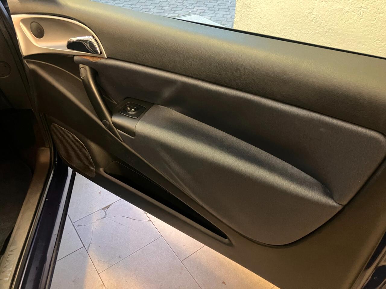 Lancia Ypsilon 1.4 16v Platino NEOPATENTATI