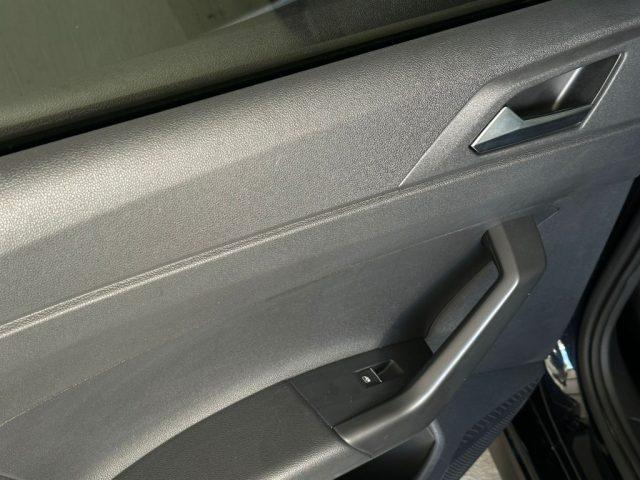 VOLKSWAGEN Polo VI 1.0 R-LINE