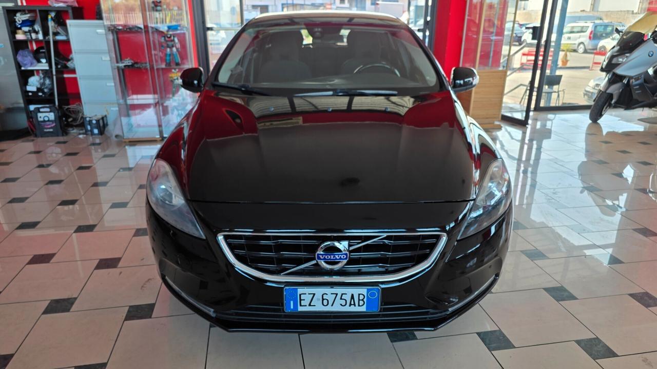 Volvo V40 D2 1.6 summum (84kw)