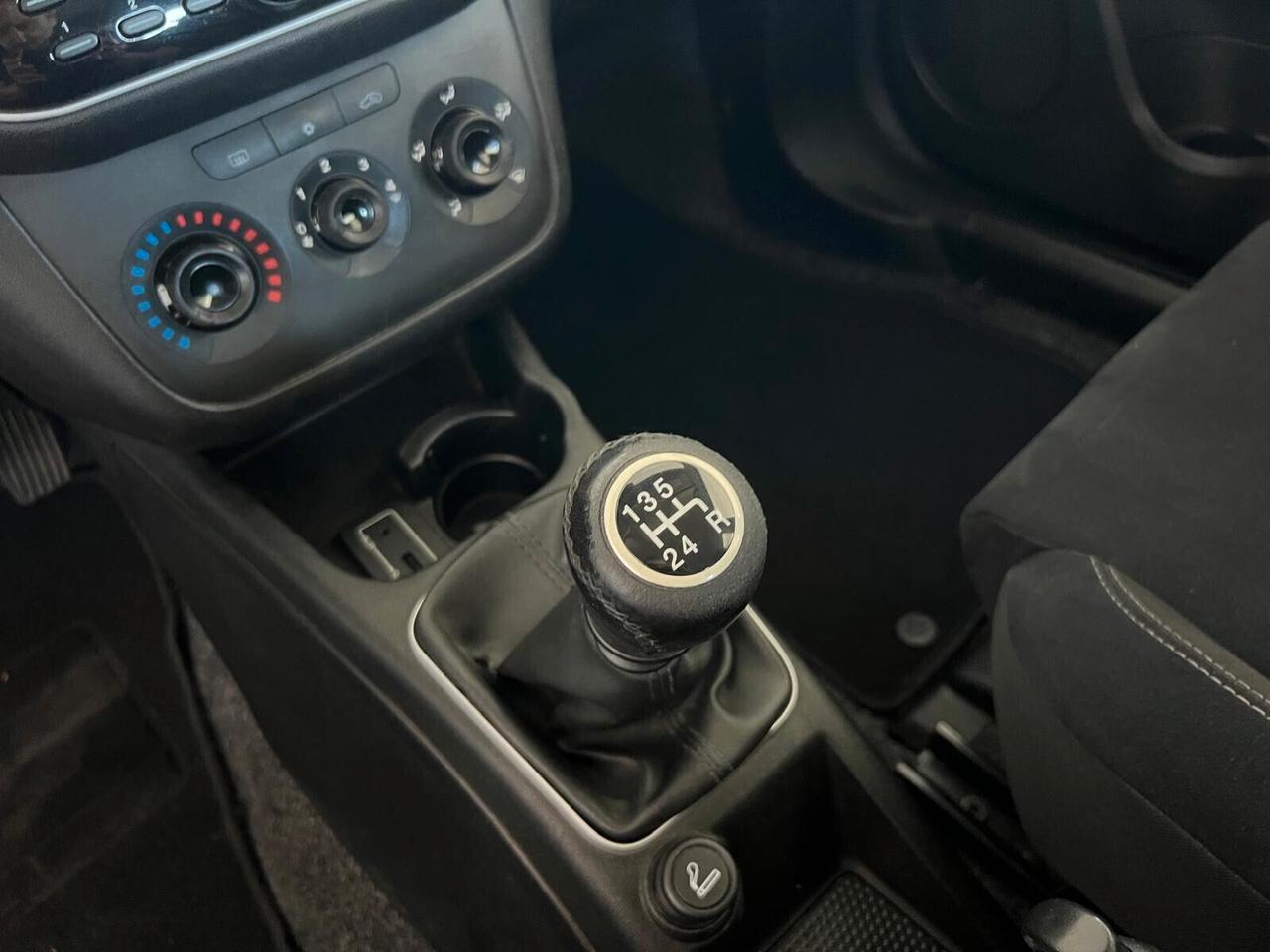 Fiat Punto 1.2 Lounge 2017 69Cv