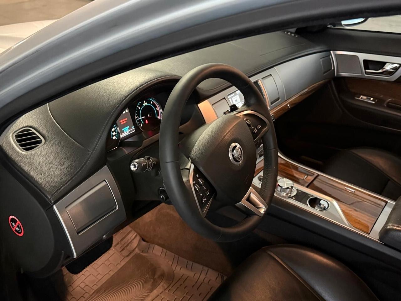 Jaguar XF 2.2 D 190 CV Impeccabile, finanziabile, pacchetto R design