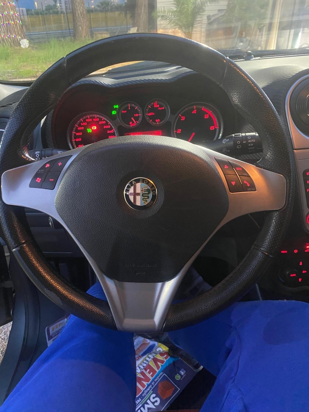 Alfa Romeo MiTo 1.6 JTDm-2 S&S Distinctive Sport Pack