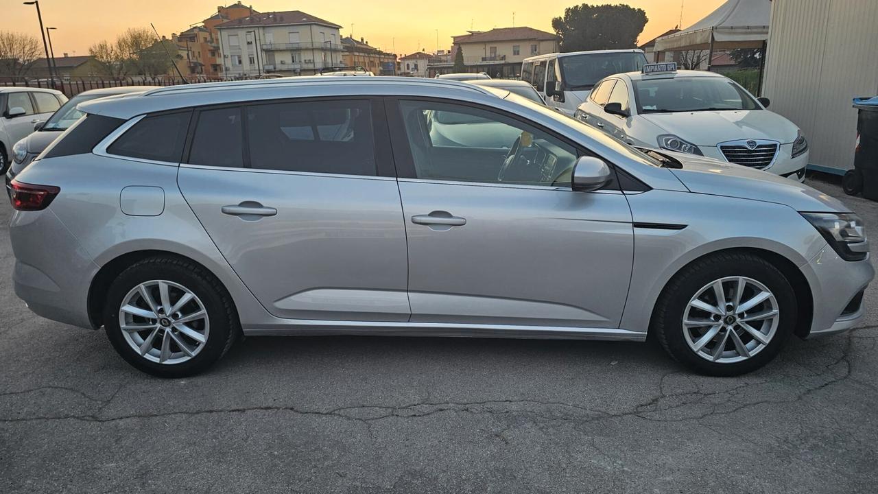 Renault Megane Mégane dCi 8V 110 CV EDC Energy Bose