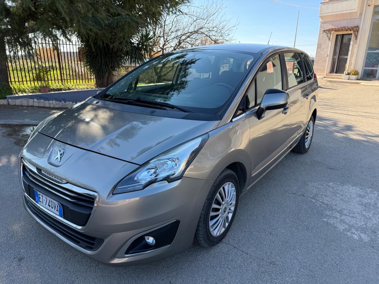 Peugeot 5008 1.6 HDi 115CV Allure