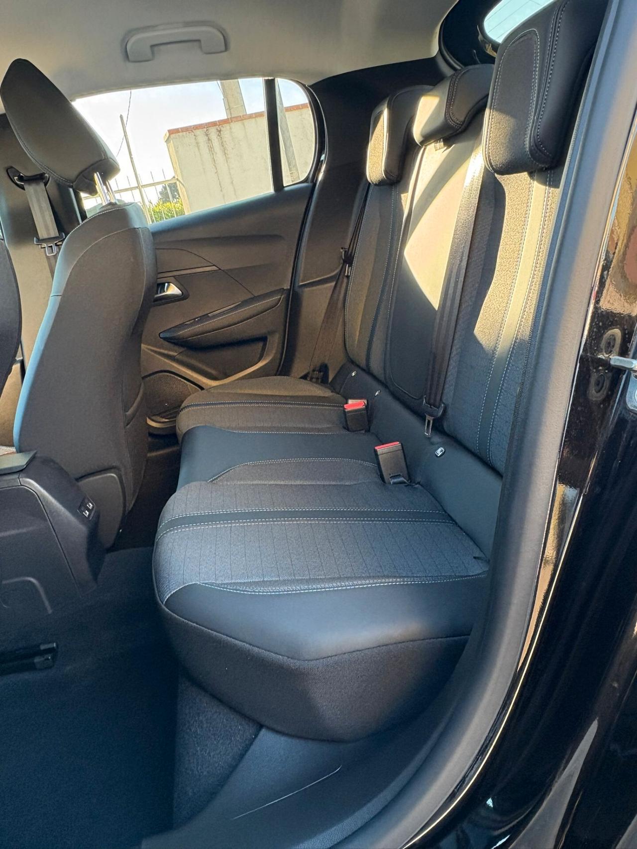 Peugeot 208 PureTech 1.2 LIKE 100