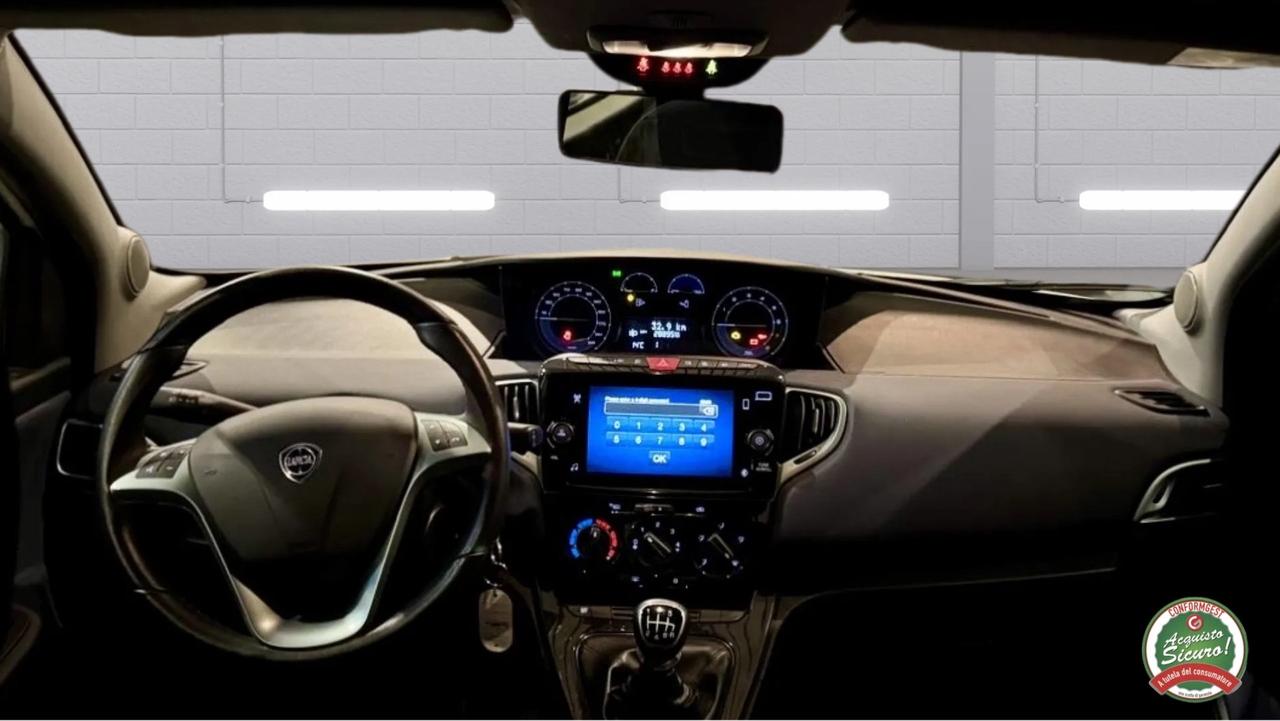 Lancia Ypsilon 1.0 Hybrid Platino
