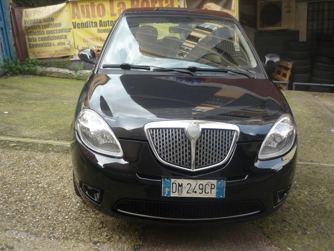 Lancia Ypsilon 1.4 16V Oro Giallo