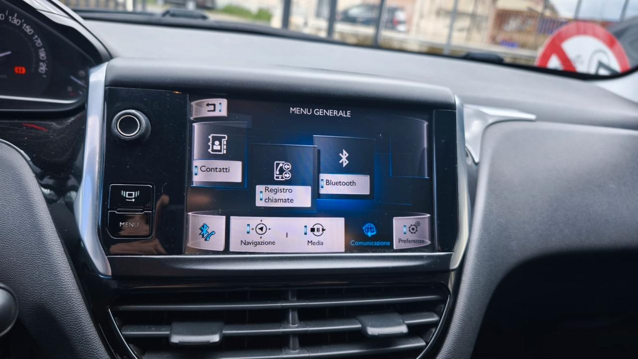 Peugeot 208 1.4 e-HDi 68 CV S&S robotizzato 3 porte Active