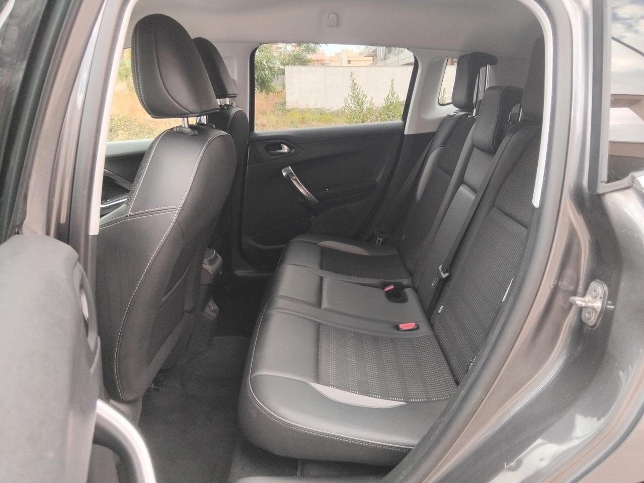 Peugeot 2008 1.6 Blue-HDi 120cv Allure