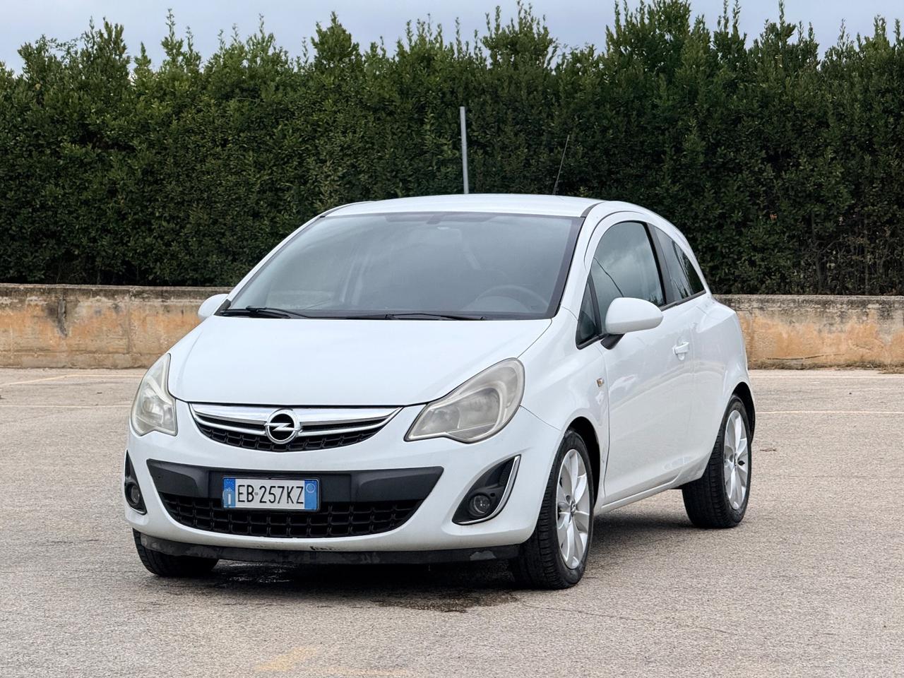 Opel Corsa 1.2 GPL/benzina