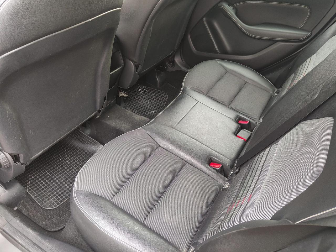 Mercedes-Benz B 180 Premium #8628