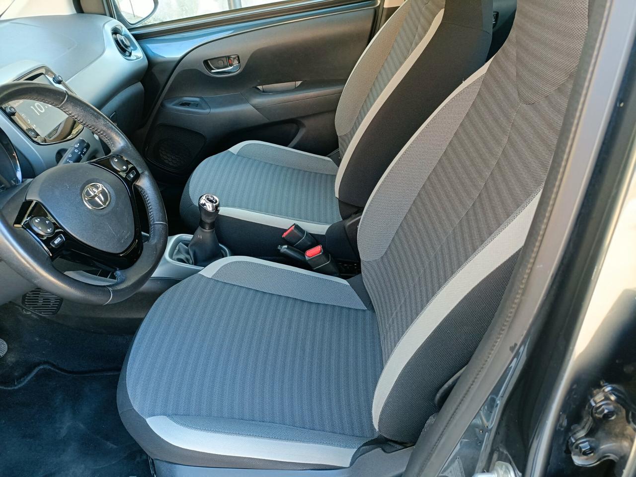 Toyota Aygo Connect 1.0 VVT-i 72 CV 5 porte x-play