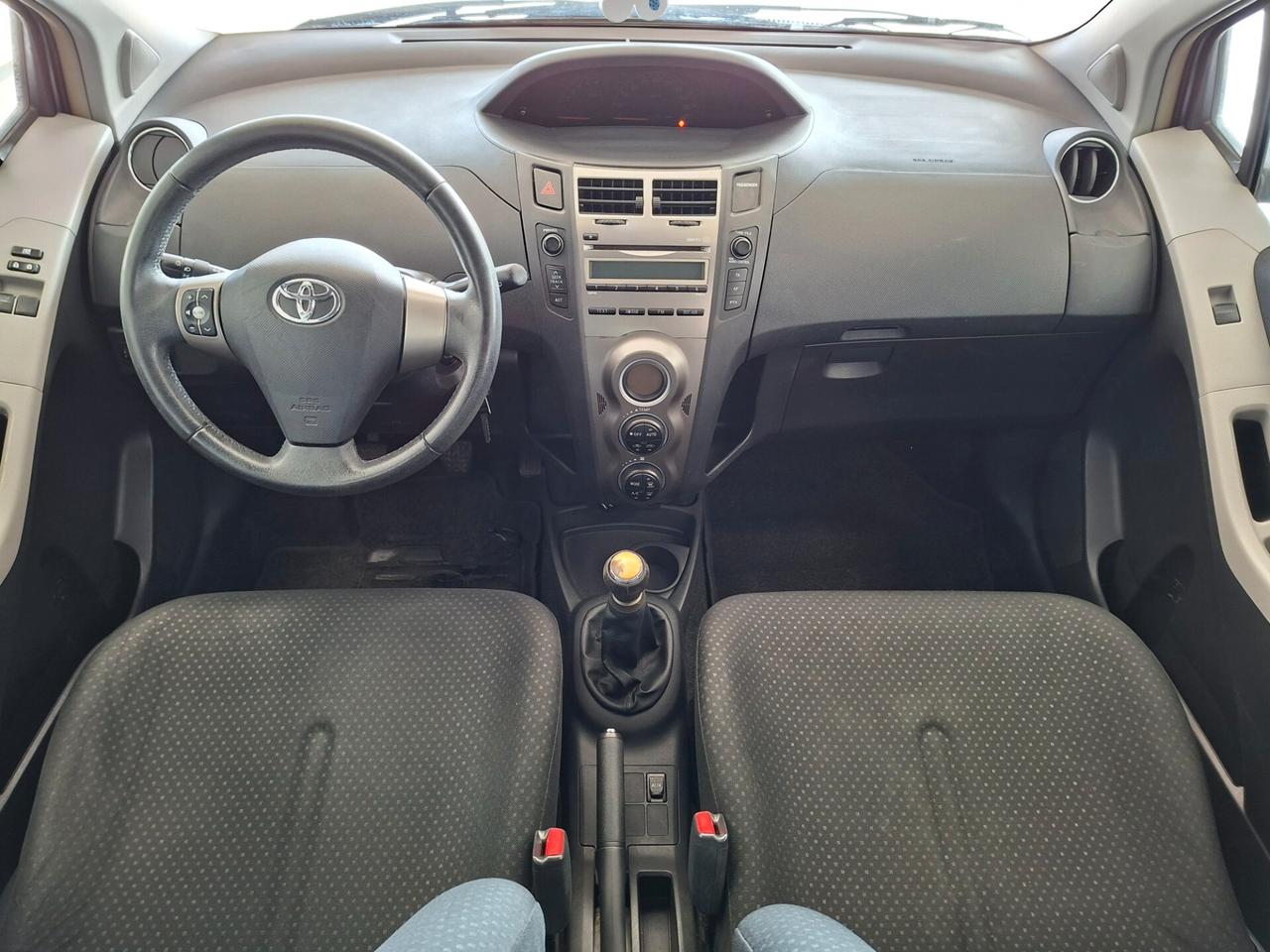 Toyota Yaris 5p EURO 5 / DA NEOPATENTATI
