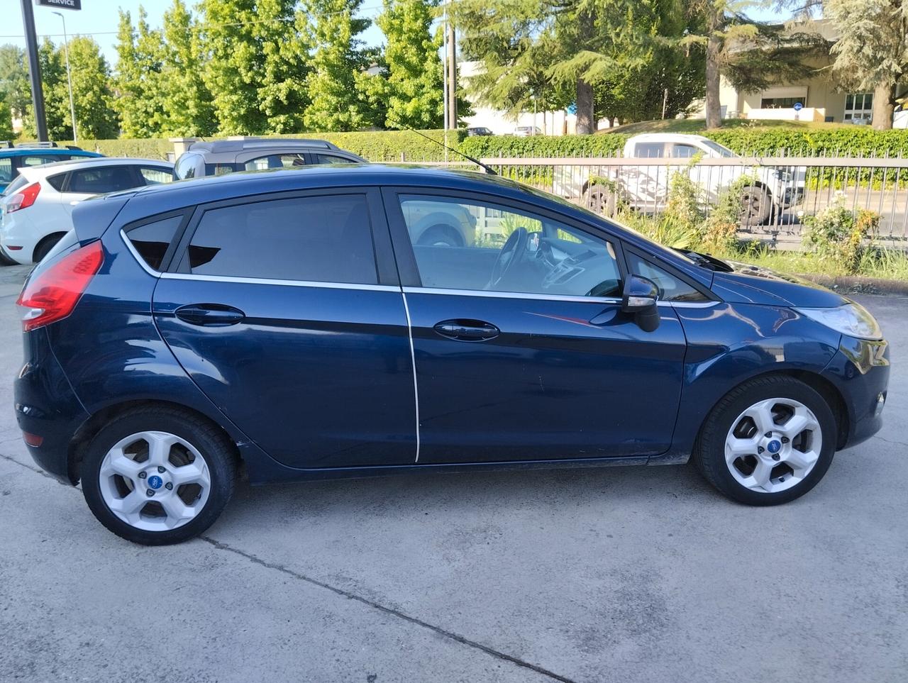 Ford Fiesta 1.2 5p. Bz.- GPL Titanium Bs. - PER COMMERCIANTI