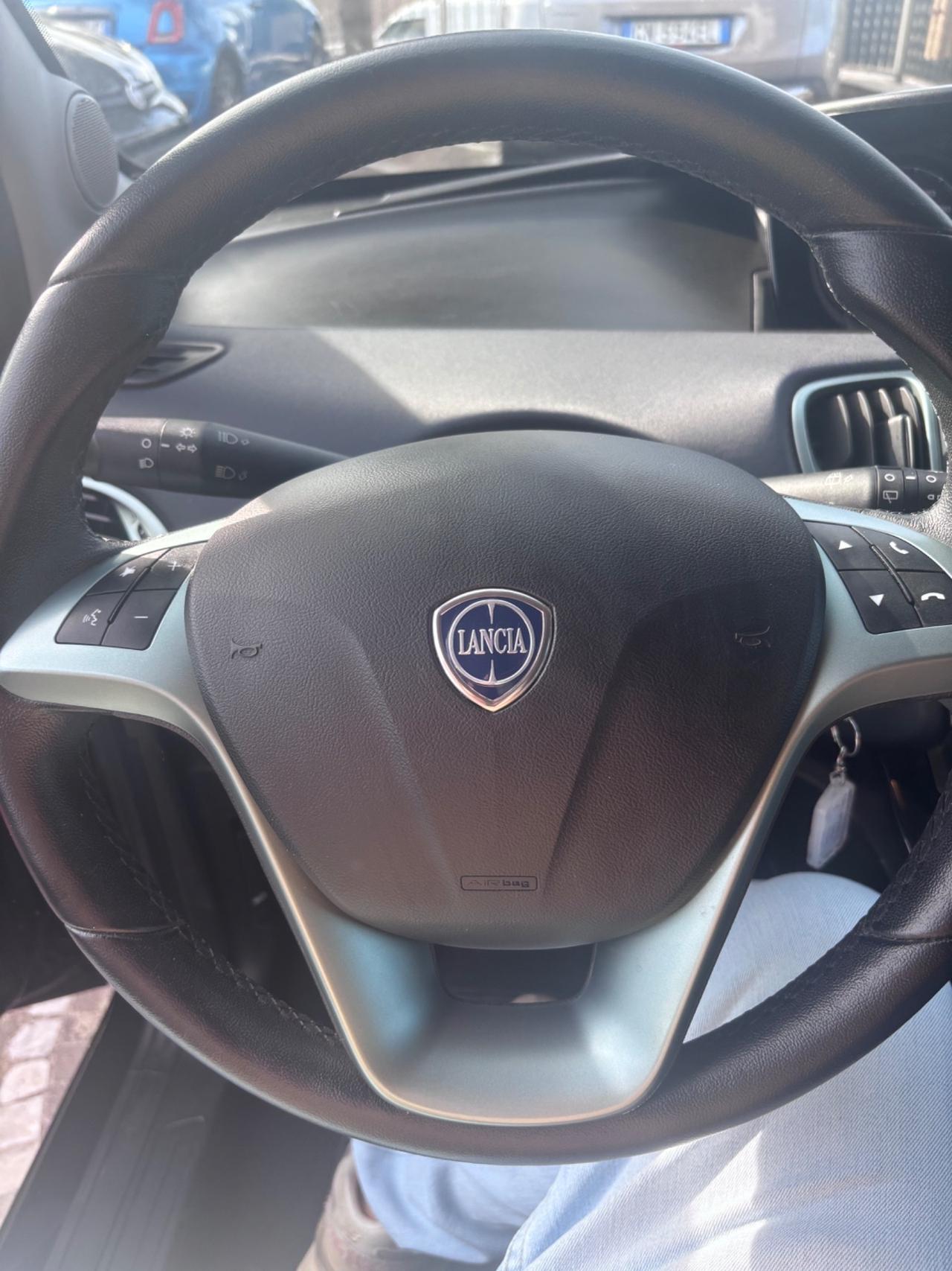 Lancia Ypsilon 1.0 FireFly 5 porte S&S Hybrid Gold
