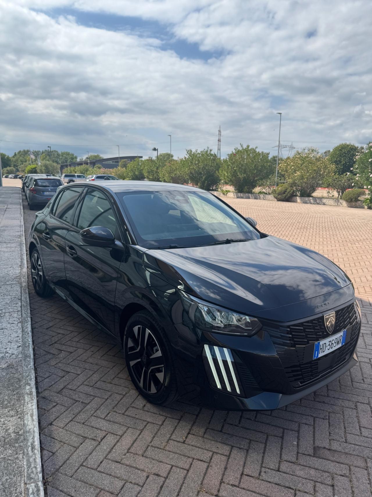NOLEGGIO GIORNALIERO Peugeot 208 Hybrid 2026