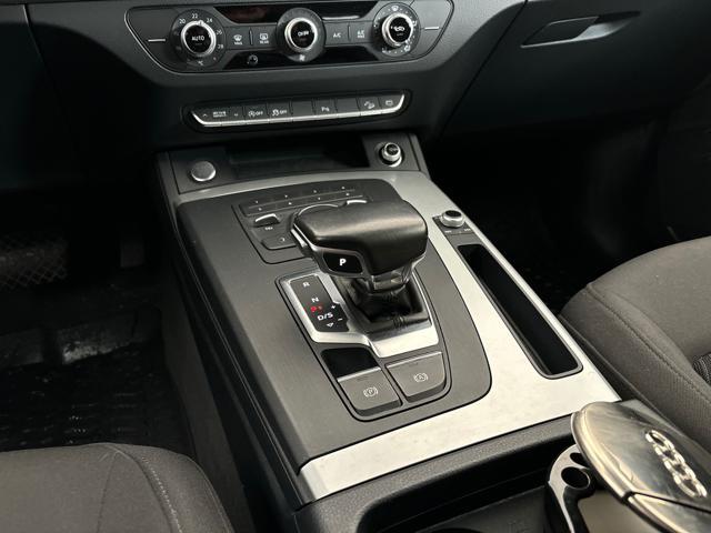 AUDI Q5 2.0 TFSI quattro S tronic Business Sport