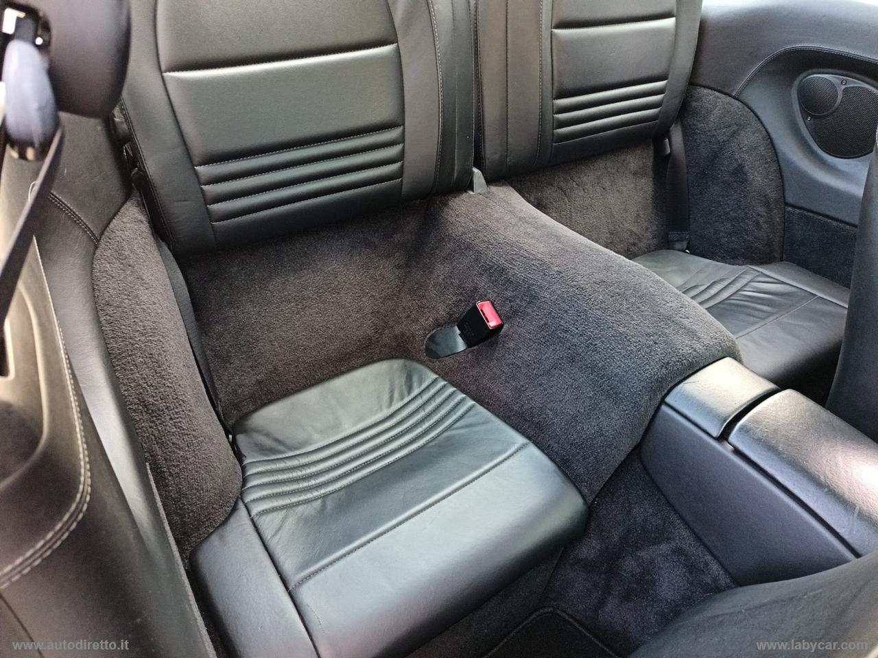 PORSCHE 996 Carrera 4 Coupé