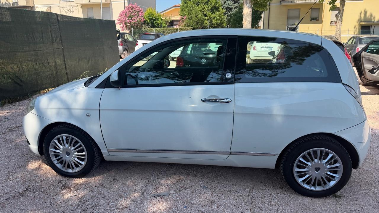 Lancia Ypsilon 1.4 Argento Ecochic GPL