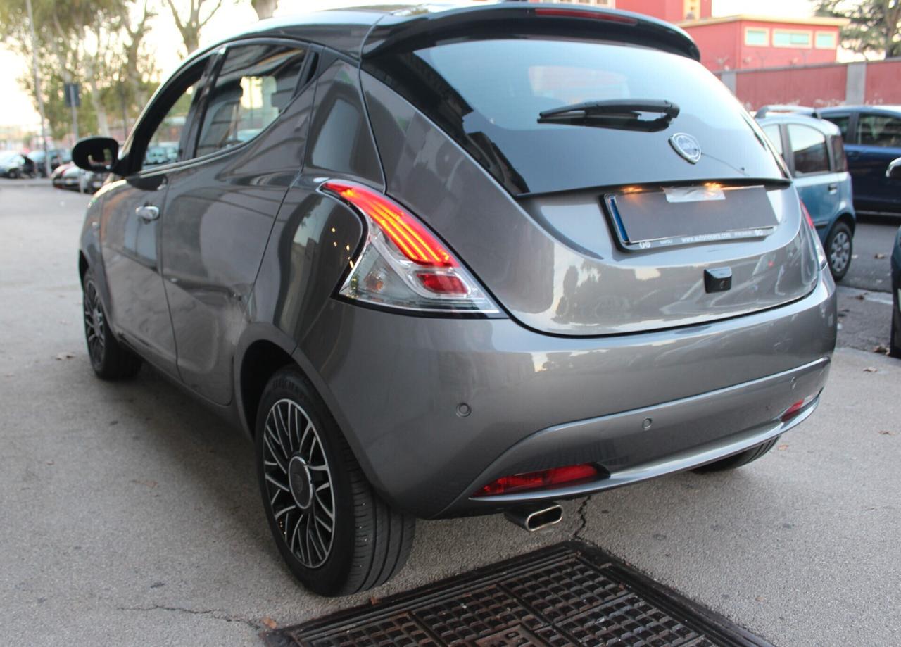 Lancia Ypsilon 1.0 Hybrid Gold