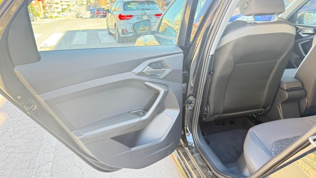 Audi A1 SPB 30 TFSI S tronic line edition LED NAVI KAMERA PDC BLUETOOTH CERCHI 17 CLIMA AUTOMATICO