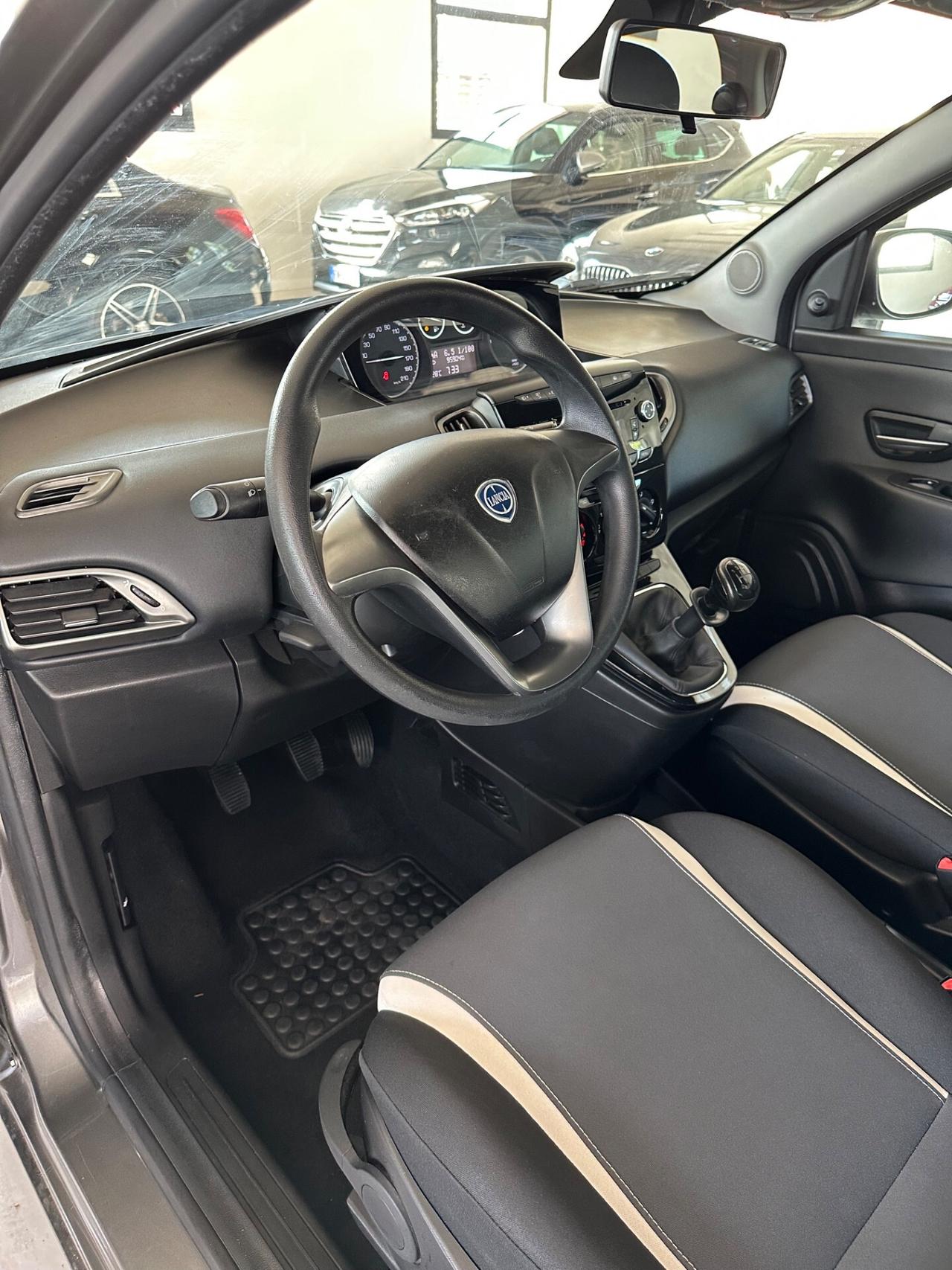 Lancia Ypsilon 1.2 69 CV 5 porte Gold