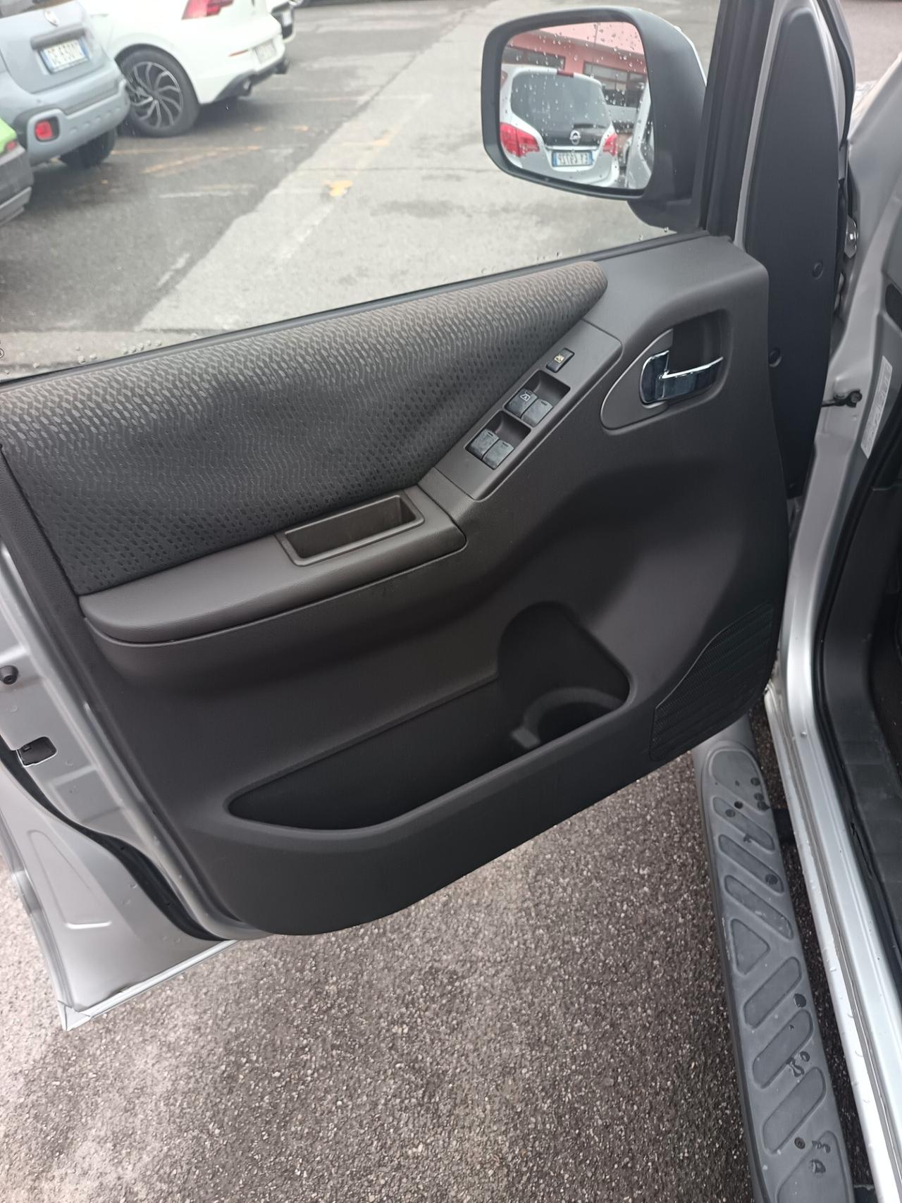 Nissan Navara 2.5 dCi 4 porte Double Cab WoRK