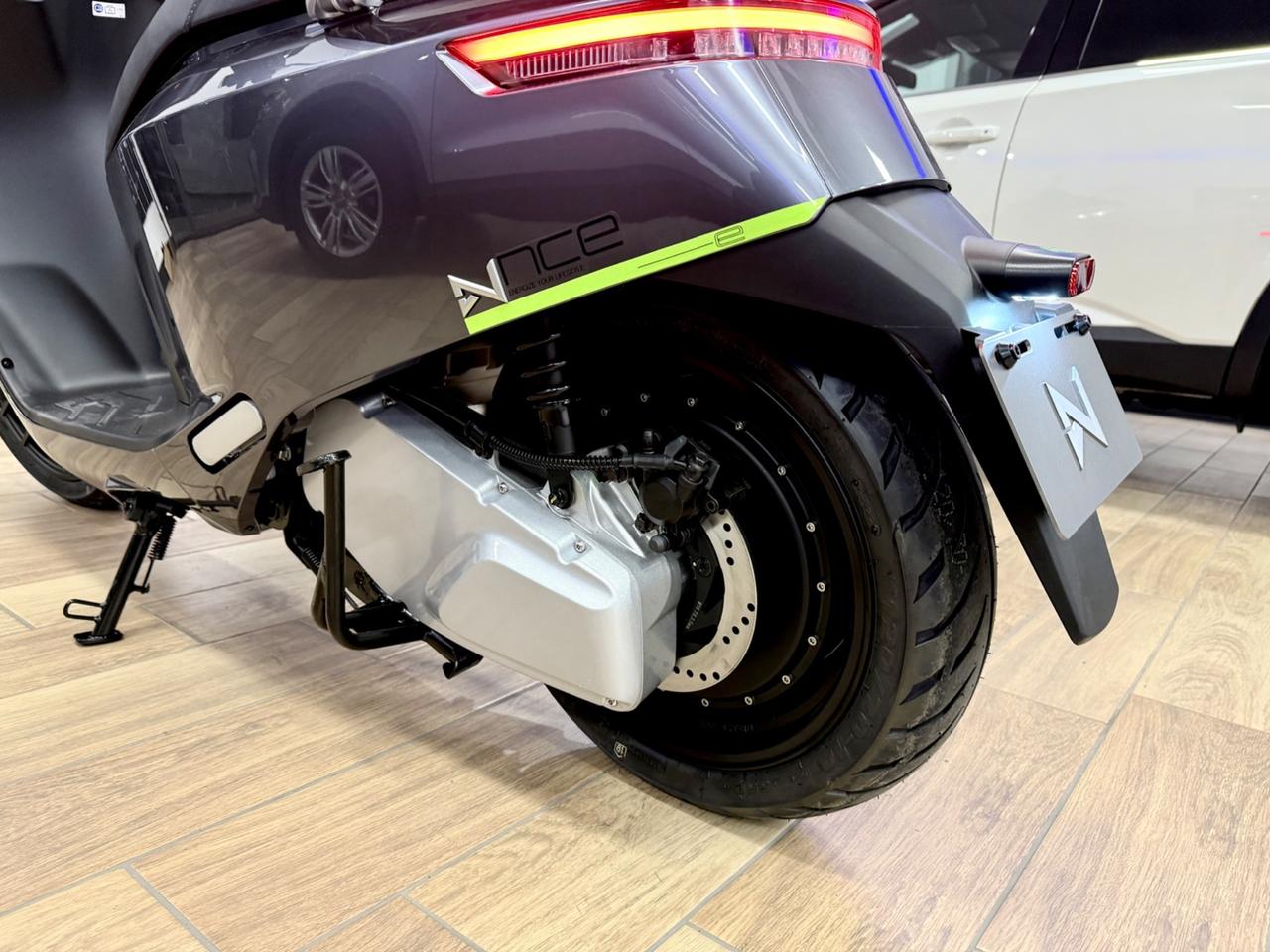 Scooter elettrico LvNeng NCE S