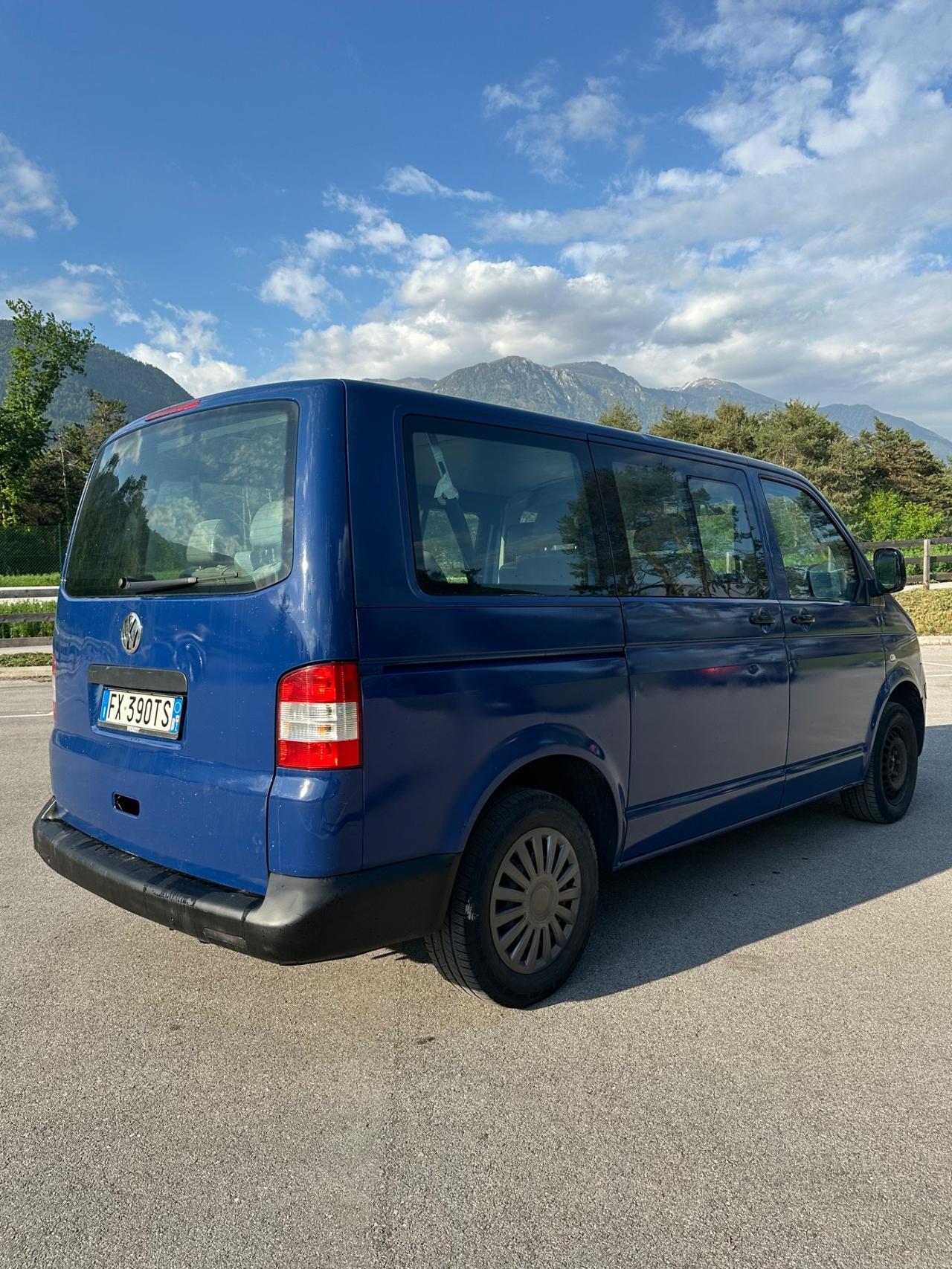 Volkswagen Transporter 4 Motion 9 posti