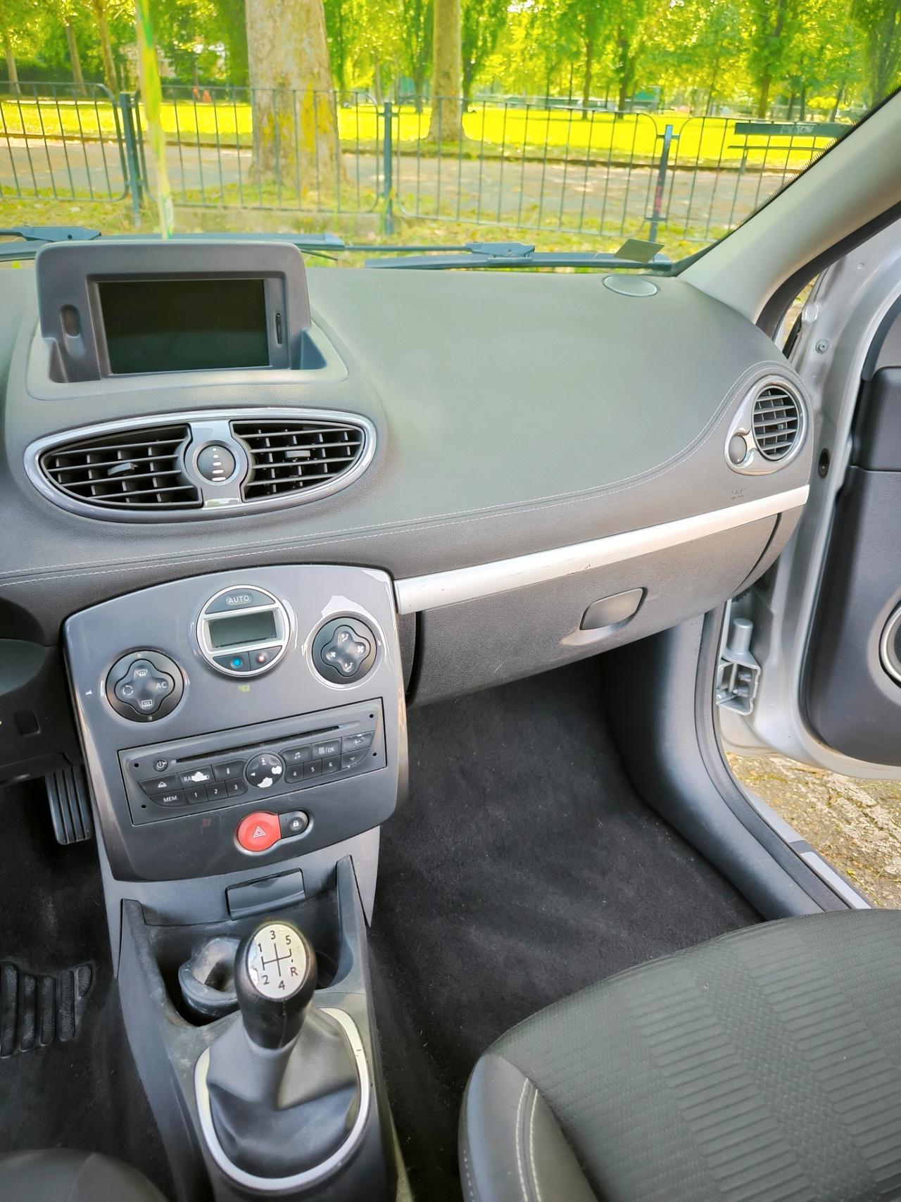 Renault Clio 1.2 16V 5 porte Luxe NEOPATENTATI
