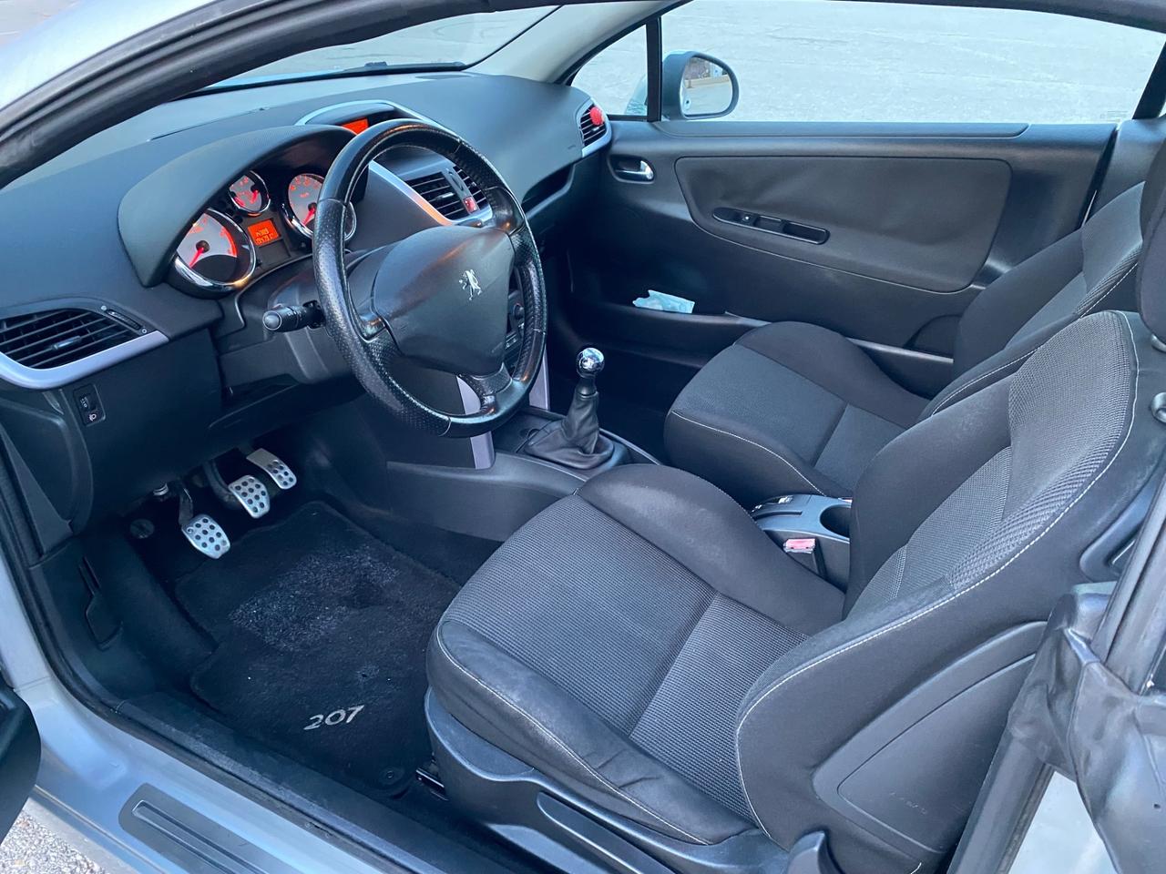 Peugeot 207 1.6 HDi 110CV CC Féline