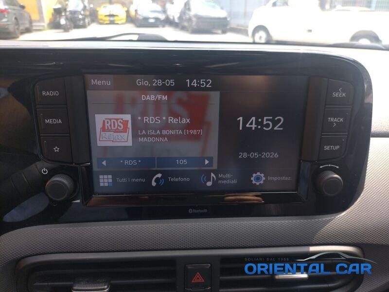 Hyundai i10 i10 1.0 TECH + CONNECT PACK + SENSORI DI POSTEGGIO + VETRI OSCURATI + TRENO DI GOMME INVERNALI