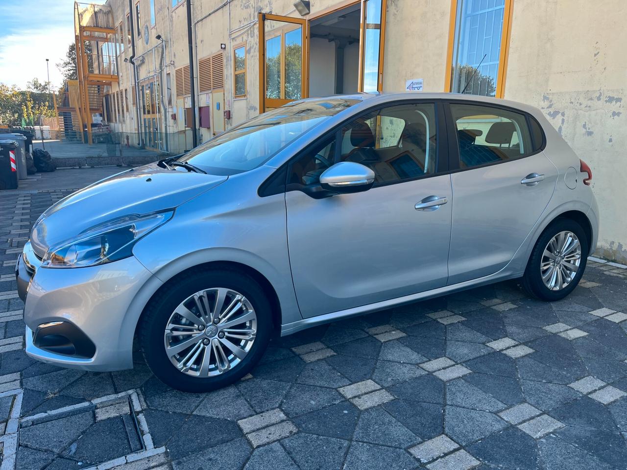 Peugeot 208 PureTech 82 5p. GPL Active