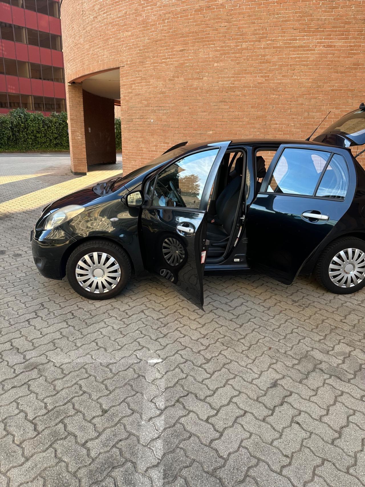 Toyota Yaris 1.0 5 porte Lounge