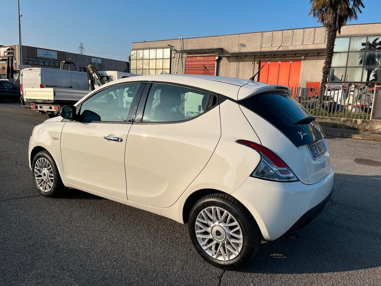 Lancia Ypsilon 1.2 69 CV 5p **NEOPATENTATI**