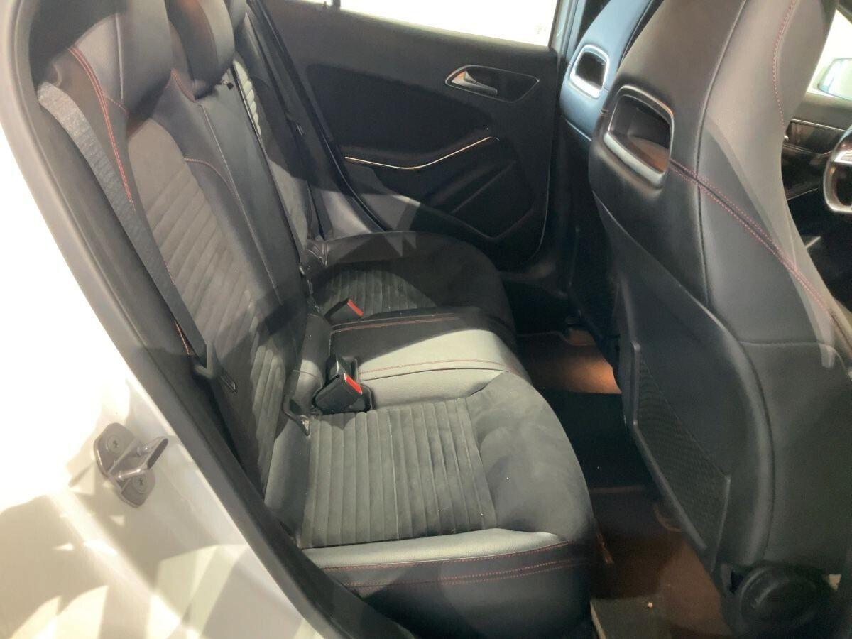 *MERCEDES- BENZ GLA 200 D AMG PREMIUM