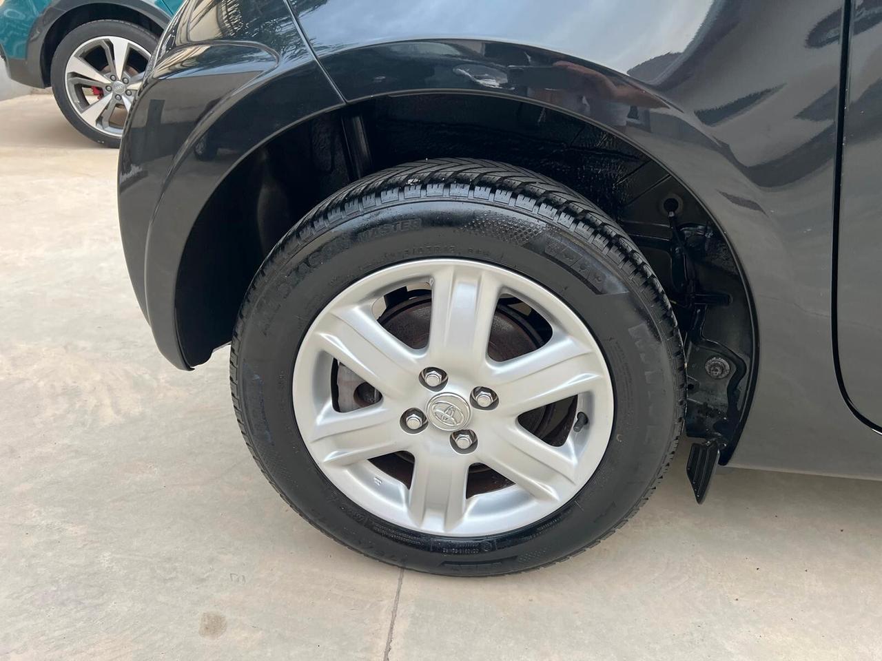 Toyota iQ 1.0 Sol