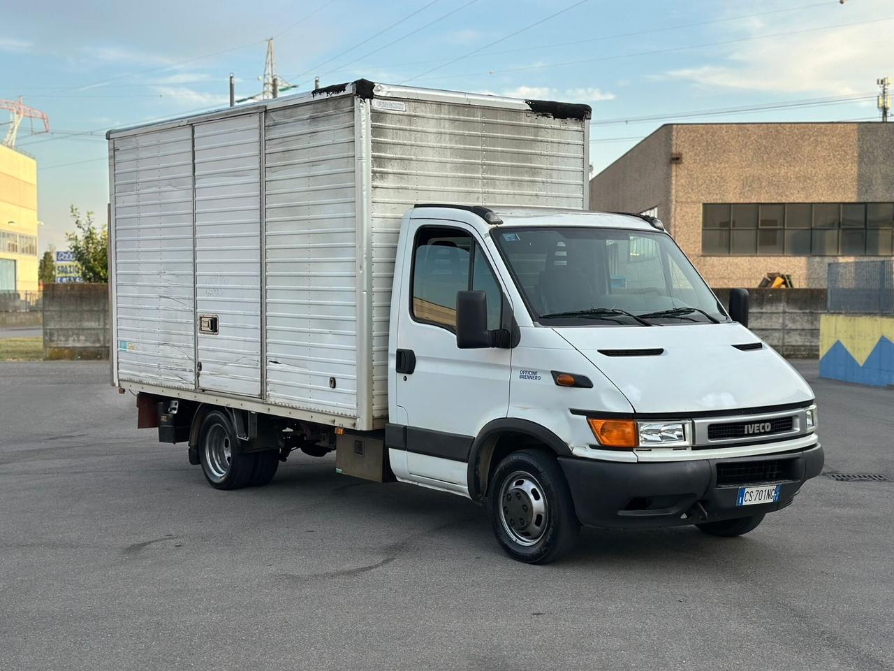 IVECO CON PEDANA IDRAULICA