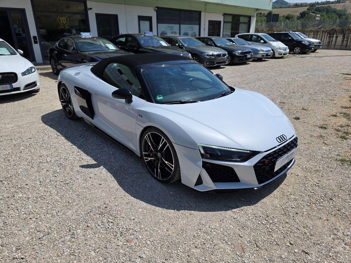 AUDI R8 V10 SPYDER QUATTRO PERFORMANCE