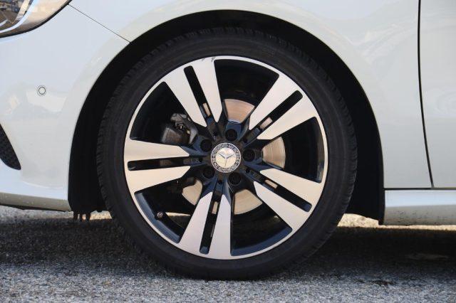 MERCEDES-BENZ A 180 Premium