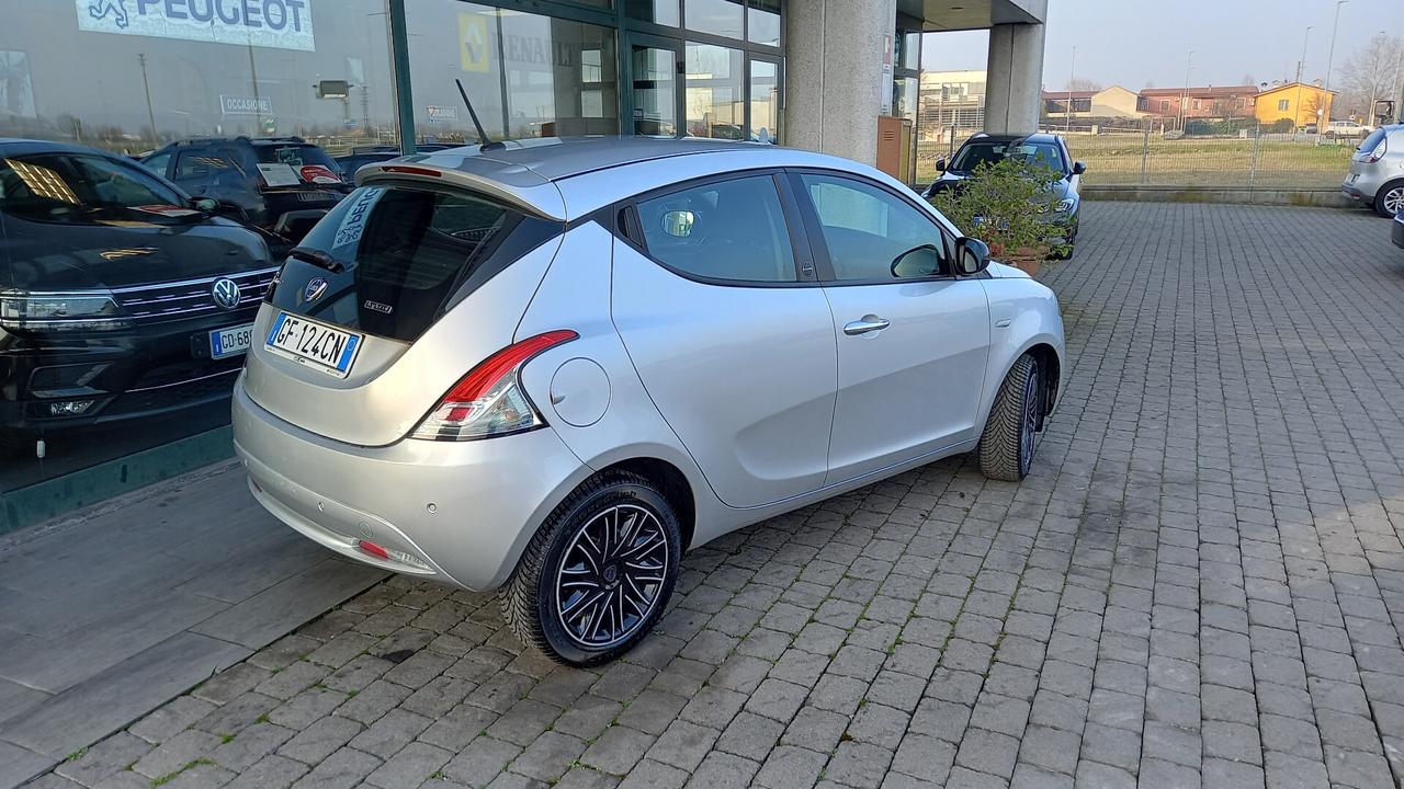Lancia Ypsilon 1.0 FireFly 5 porte S&S Hybrid Gold