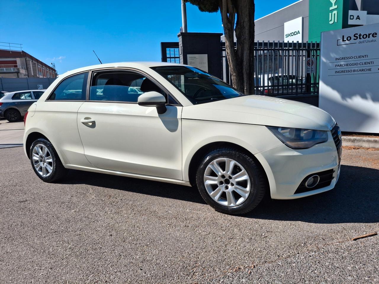 Audi A1 1.6 TDI Attraction-DIESEL-
