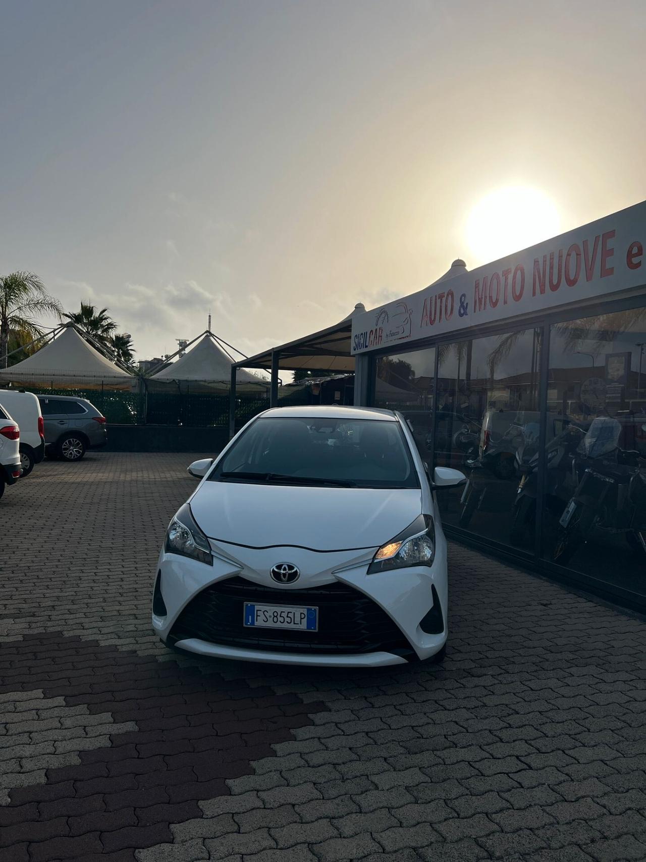 Toyota Yaris 1.0 72 CV 5 porte Cool